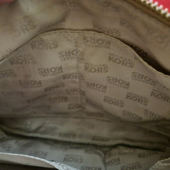 Michael Kors Signature Handbag Tab with Leather and Gold Trim Striking - Picture 6 of 10